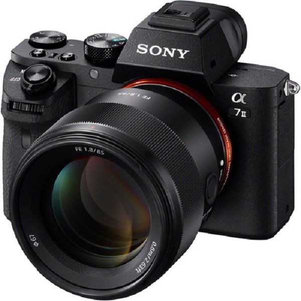 ống kinh Sony FE 85mm F1.8 với máy ảnh
