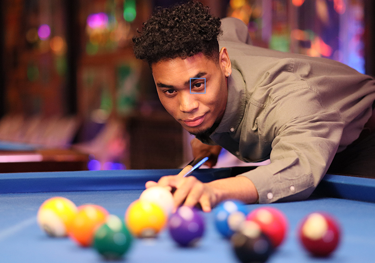 Canon R100 có hiệu suất lấy nét nhanh, chính xác