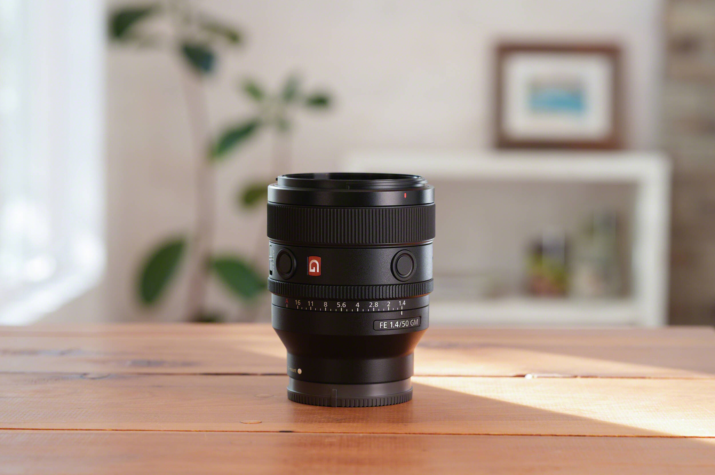 ống kính Sony FE 50mm f/1.4 GM có kích thước nhỏ gọn